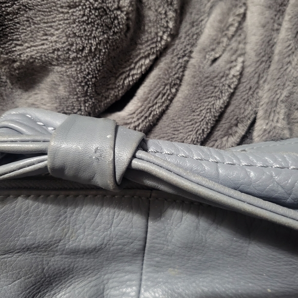 ✅✅ SOLD ✅✅ Coach Hobo/Shoulder Bag comes w/strap - Picture 2 of 10